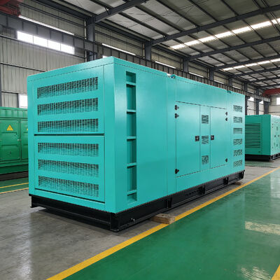 Stille Dieselgenerator 500KW 550KW 700KW Type Open Frame 24V DC Elektrische Start 50/60Hz / Motor Watergekoeld
